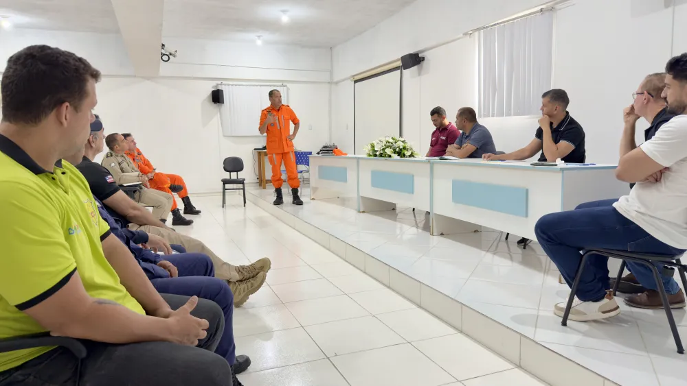 Prefeitura de Brumado realiza reunião com forças de segurança para planejamento operacional do aniversário da cidade