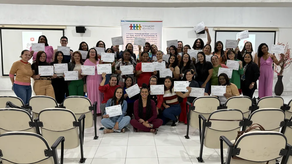 Cursistas do Programa Formação pela Escola são certificados em Brumado