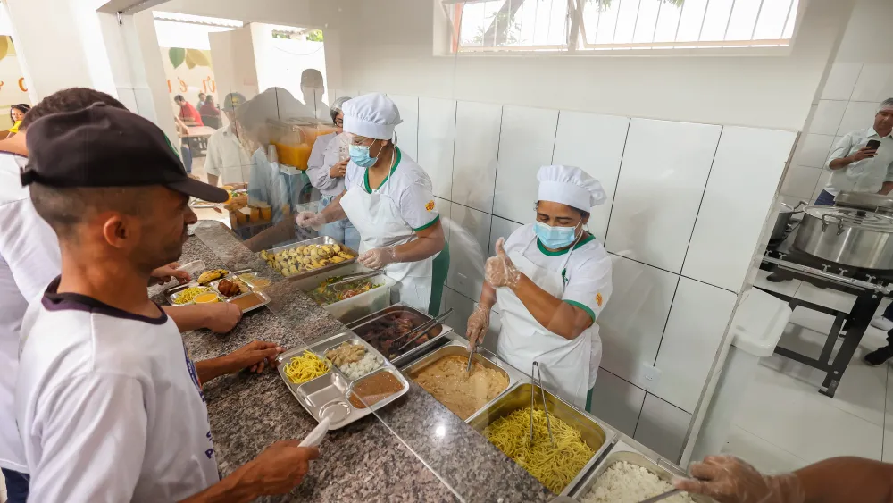 Restaurante Popular alcança meta de 1000 refeições diárias servidas, em menos de uma semana de funcionamento