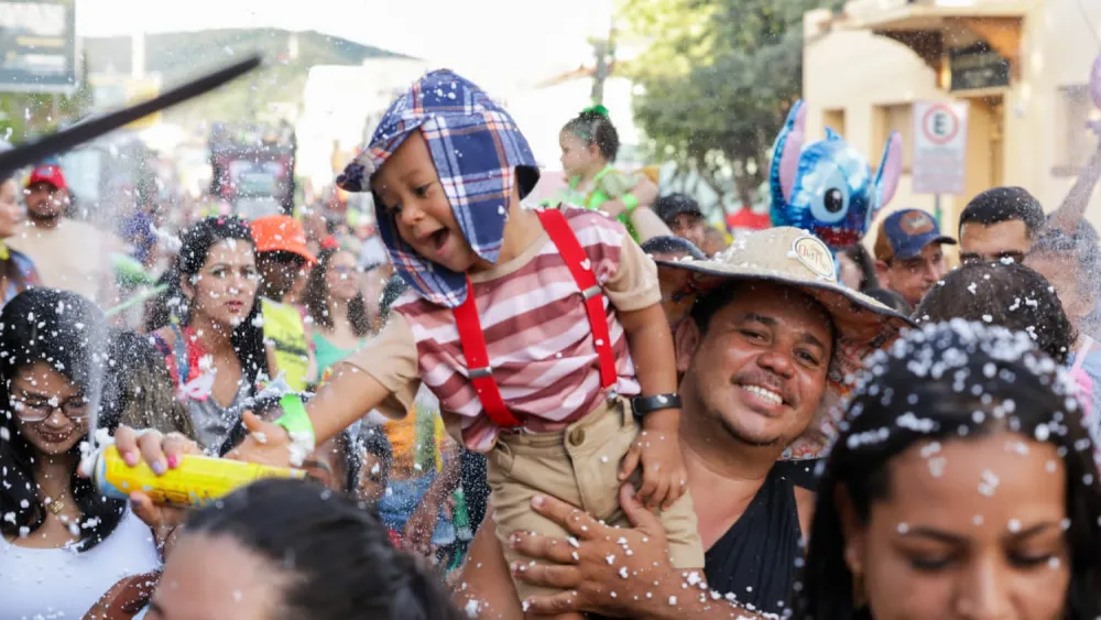 CarnaKids leva alegria e fantasia ao circuito do Carnaval de Brumado