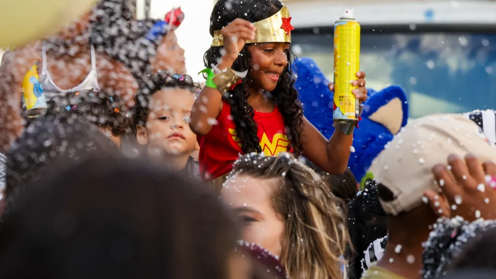 O domingo do CarnaBrumas foi das crianças! Confira as fotos!