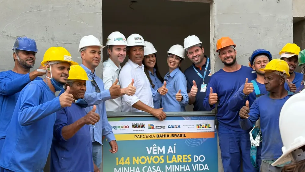 Governador Jerônimo Rodrigues visita obras habitacionais e anuncia mais 200 casas para Brumado