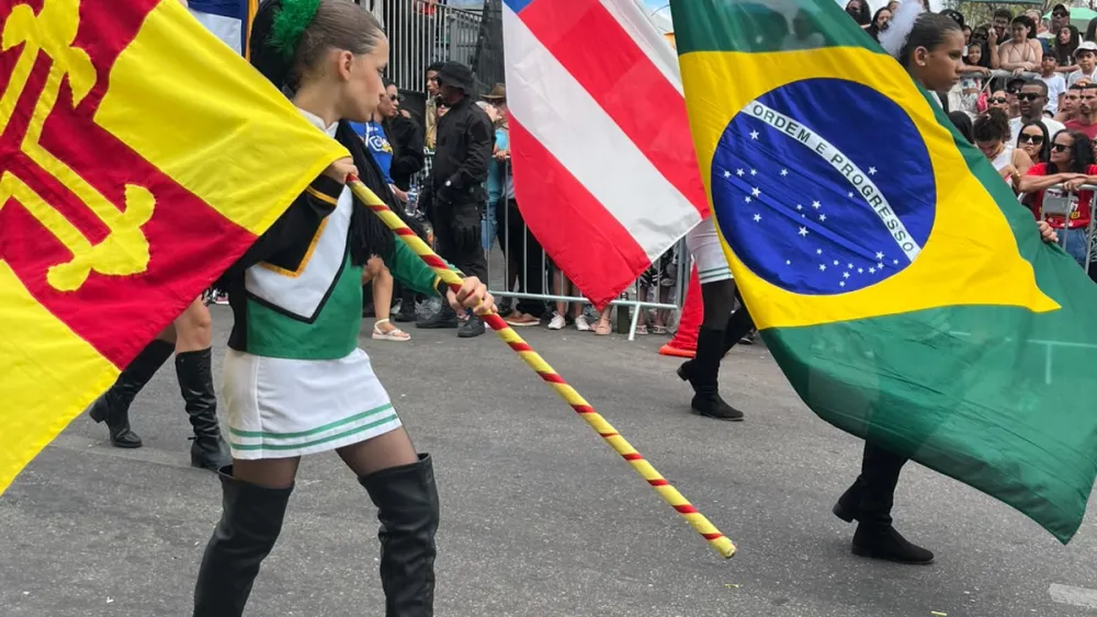 Cores, música e cidadania marcaram o desfile de 7 de Setembro em Brumado 