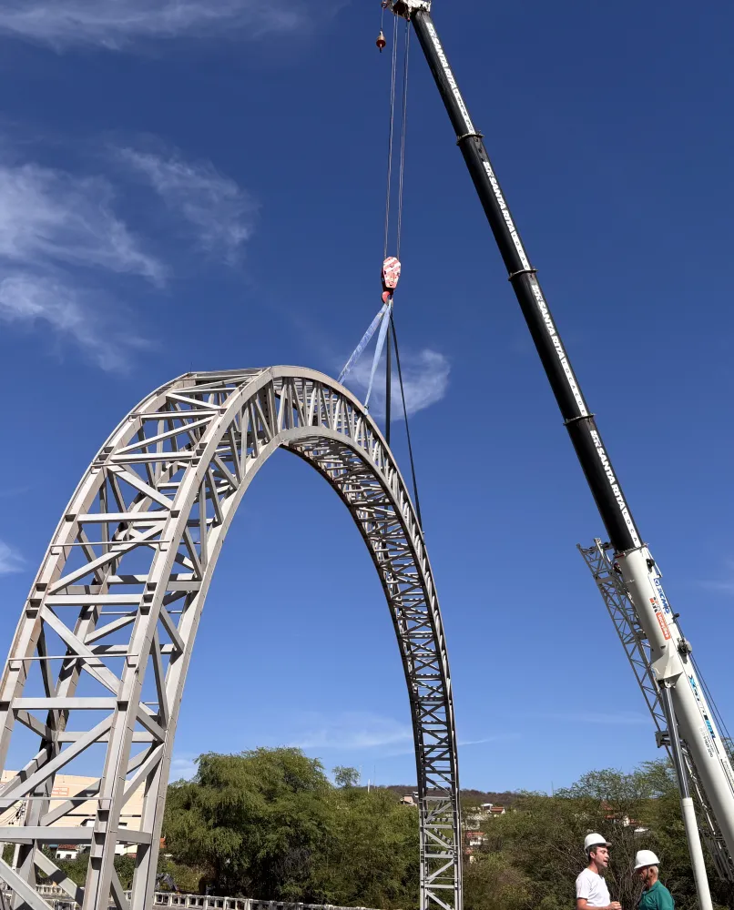 Obras avançam na Ponte do São Félix com instalação dos novos arcos
