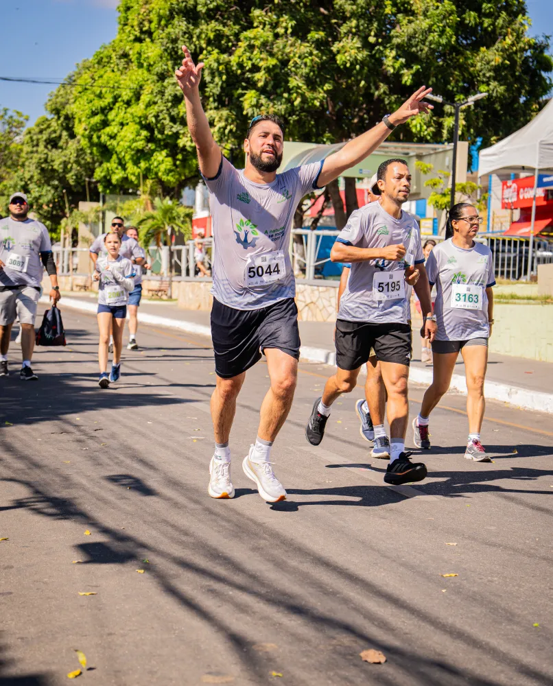 Corrida reúne cerca de mil pessoas em Brumado e arrecada mais de uma tonelada de alimentos