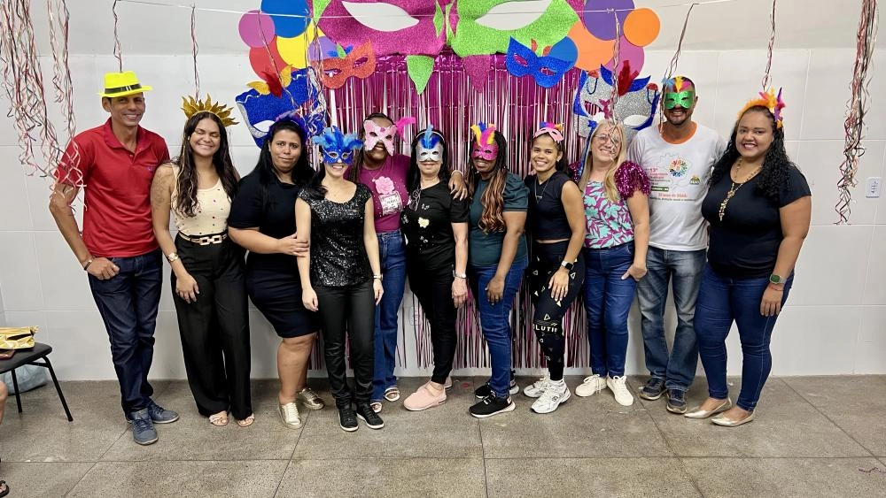 CRAS promovem “Bem-estar, samba e folia” e levam alegria carnavalesca aos idosos assistidos pelo SCFV em Brumado