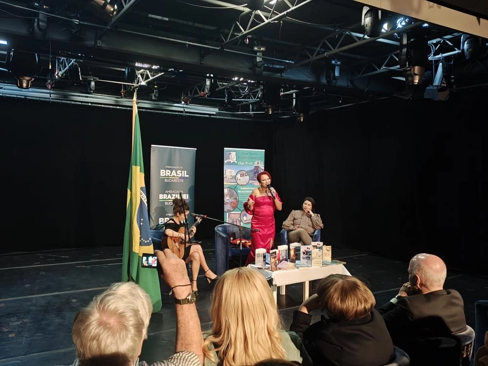 Cantora brumadense Sílvia Mello representa Brumado em evento cultural na Europa