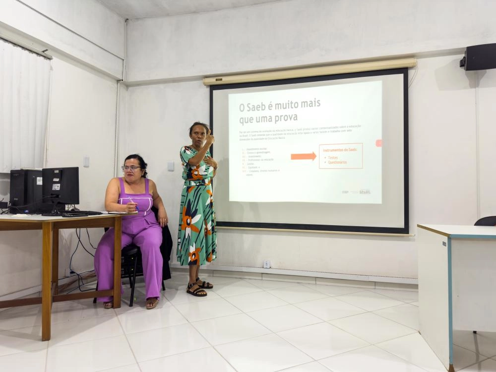SEMEC realiza reunião com Professores Articuladores sobre aplicação da Prova SAEB 2025