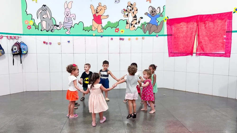 Berçários de toda a rede municipal começaram a funcionar em tempo integral. Município atende 178 crianças no berçário e 1.052 alunos nas creches