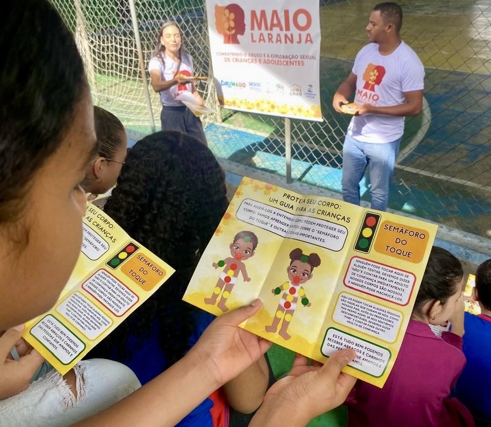 “Semáforo do Toque” orienta alunos de Brumado sobre proteção e respeito ao corpo