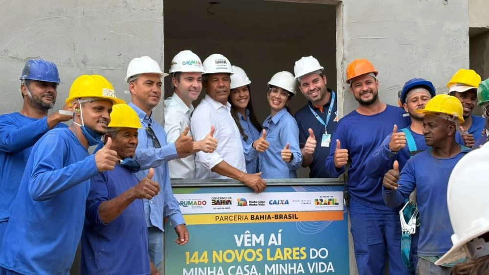 Governador Jerônimo Rodrigues visita obras habitacionais e anuncia mais 200 casas para Brumado