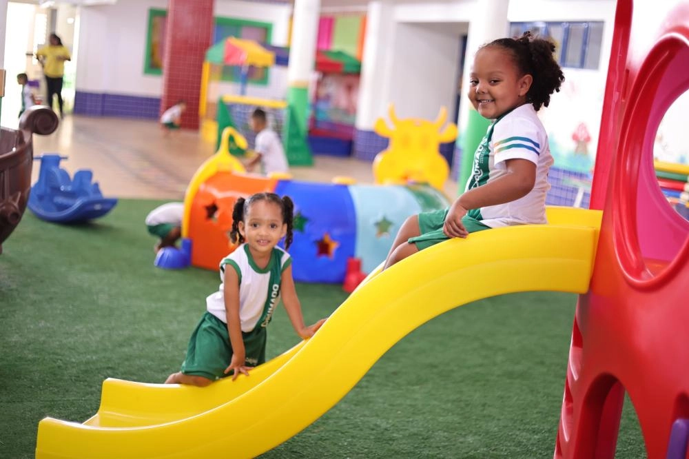 Mais de 2.500 crianças são beneficiadas com instalação de parquinhos e brinquedotecas nas escolas de Brumado