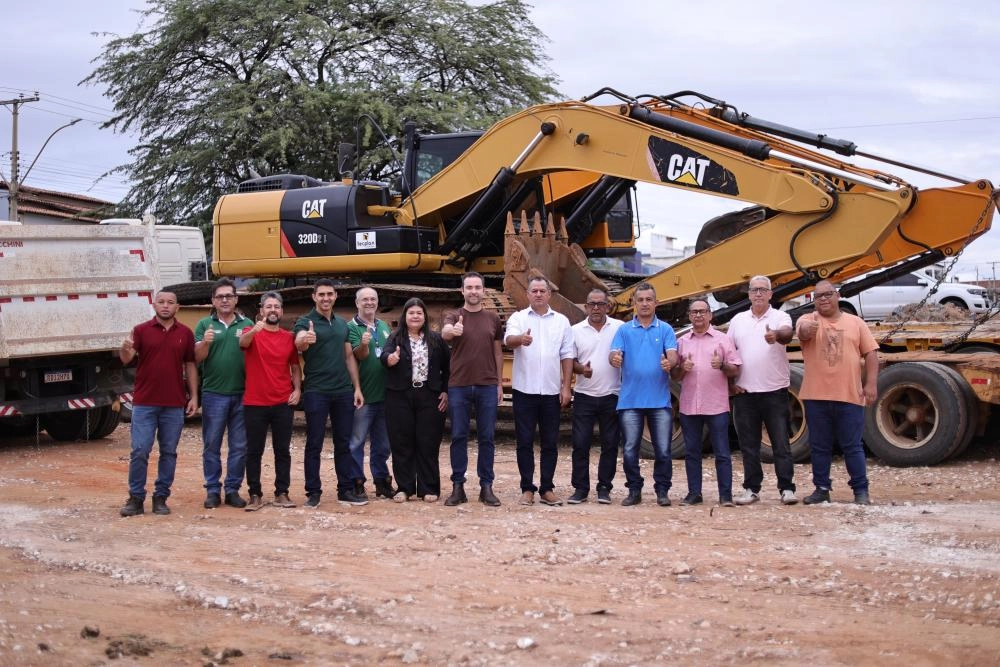 Prefeitura de Brumado dá início à Operação Limpeza das Aguadas e Abertura de Cacimbas