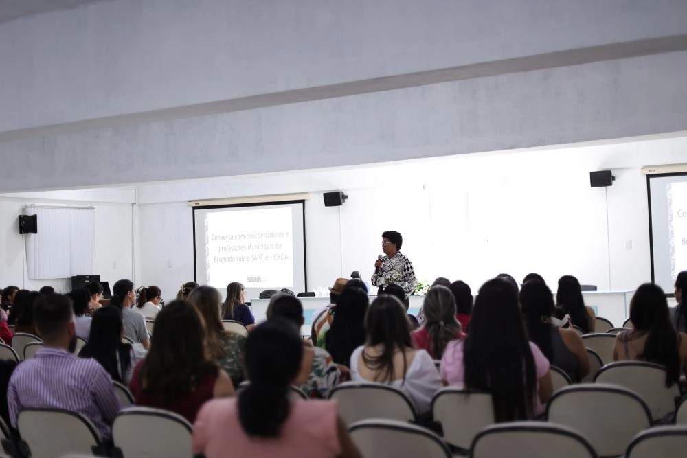Professores da rede municipal de ensino participam de encontro “Alfabetização em Roda – Vozes de Brumado”