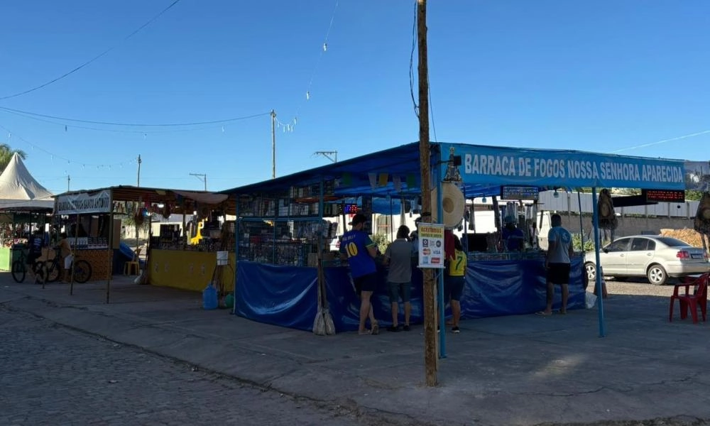 Barracas de artigos festivos passam a atender em novo endereço