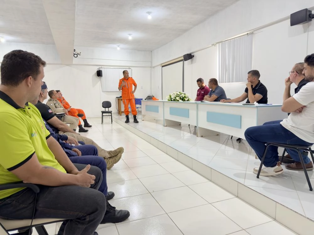 Prefeitura de Brumado realiza reunião com forças de segurança para planejamento operacional do aniversário da cidade